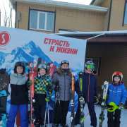 Ученики 7м1 класса Международной лингвистической школы в день здоровья катались на лыжах, сноубордах и тюбингах 