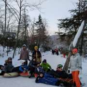 Ученики 7м1 класса Международной лингвистической школы в день здоровья катались на лыжах, сноубордах и тюбингах 
