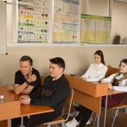 Неделя наук в Международной лингвистической школе, день второй: удивляемся на физике, повторяем историю, ищем одушевленные существительные  