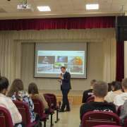 Президент ООО "Бабич и Партнеры Дальний Восток " Инесса Бабич провела для старшеклассников МЛШ лекторий #Основы бизнеса от практиков   
