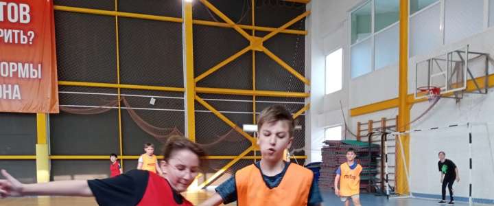 Спартакиада близится к финалу: ученики 5 классов сразились на футбольном поле  