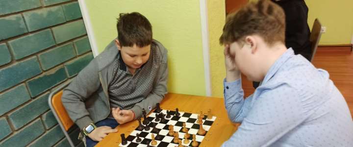 Спартакиада в Международной лингвистической школе продолжается: шестиклассники сражаются в шахматы
