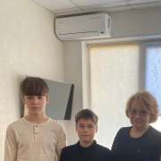 Ученики и учителя Международной лингвистической школы передали в Краевой дом ребенка и в фонд «Сохрани жизнь» благотворительную помощь