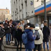 Путешествие по Океанскому проспекту: десятиклассники Международной лингвистической школы изучают одну из главных улиц Владивостока 