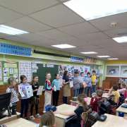 Загадочный урок провели ученики третьего класса МЛШ у первоклашек