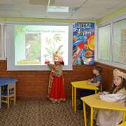 Развивающие уроки в Международной лингвистической школе: ученики подготовительного класса закрепили знания по окружающему миру