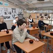О японском застольном этикете рассказали ученикам 7 и 9 классов Международной лингвистической школы