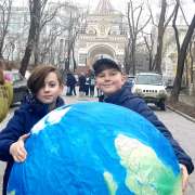 Ученики 4 и 5м1 классов Международной лингвистической школы в День космонавтики побывали на экскурсии «Мы дети Солнца и Галактики» 