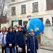 Ученики 4 и 5м1 классов Международной лингвистической школы в День космонавтики побывали на экскурсии «Мы дети Солнца и Галактики» 