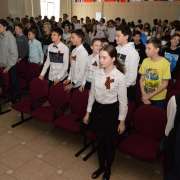 И помнит мир спасенный: старшеклассники Международной лингвистической школы прочитали стихи о войне
