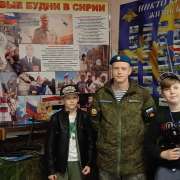Накануне Дня Победы ученики Международной лингвистической школы побывали у десантников  Уссурийска и возложили цветы к памятнику Василия Маргелова