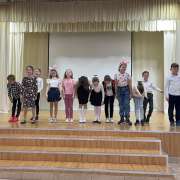Ученики младших классов МЛШ в поисках белого кролика