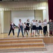 Ученики младших классов МЛШ в поисках белого кролика
