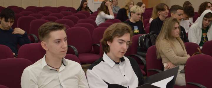 В Международной лингвистической школе состоялась публичная защита проектных и исследовательских работ среди десятиклассников 