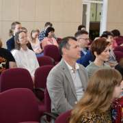 Ученикам 9 классов Международной лингвистической школы вручили аттестаты об основном общем образовании 