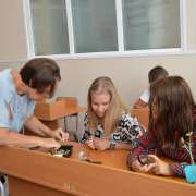 Шестиклассники МЛШ: мы специально дома проращивали фасоль, чтобы сравнить ее на уроке с пшеницей  