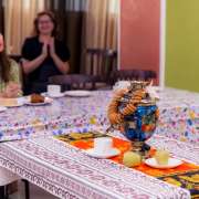 Традиционная International Week в Международной лингвистической школе открылась мастер-классом по истории русских национальных костюмов и чаепитием 