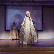 Традиционная International Week в Международной лингвистической школе открылась мастер-классом по истории русских национальных костюмов и чаепитием 