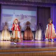 Традиционная International Week в Международной лингвистической школе открылась мастер-классом по истории русских национальных костюмов и чаепитием 