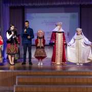 Традиционная International Week в Международной лингвистической школе открылась мастер-классом по истории русских национальных костюмов и чаепитием 