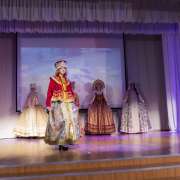 Традиционная International Week в Международной лингвистической школе открылась мастер-классом по истории русских национальных костюмов и чаепитием 