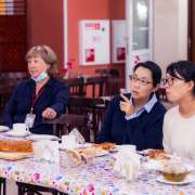 Традиционная International Week в Международной лингвистической школе открылась мастер-классом по истории русских национальных костюмов и чаепитием 