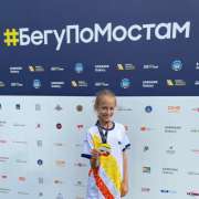Ученицы 5м1 и 5м3 классов Валентина Нам, Полина Жданова и Таисия Онул берут кубки и медали за спортивные победы 