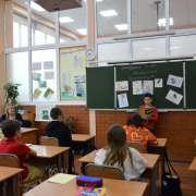 Ход конем: в Международной лингвистической школы шестиклассники закрепляют тему «Фразеологизмы» 