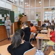 Ход конем: в Международной лингвистической школы шестиклассники закрепляют тему «Фразеологизмы» 