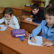 Об опасности доверия к незнакомцам пятиклассникам Международной лингвистической школы рассказала волонтер «Примпоиска»