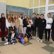 Около 100 кг корма для подопечных приюта «Умка» собрали ученики Международной лингвистической школы  