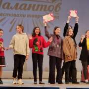 Ученицы 6м2 класса МЛШ Рада Бокова и Василина Владимирова стали лауреатами детско-юношеской театральной премия «Масочка»
