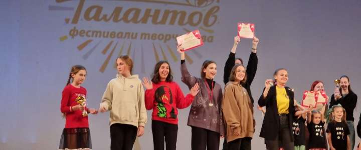 Ученицы 6м2 класса МЛШ Рада Бокова и Василина Владимирова стали лауреатами детско-юношеской театральной премия «Масочка»