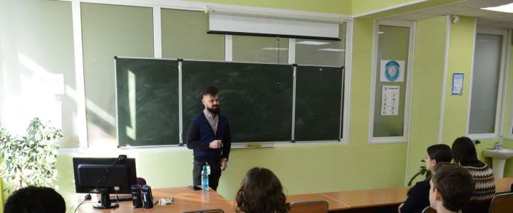 Выпускник IB программы рассказал ученикам Международной лингвистической школы об учебе в Simon Fraser University (Канада)