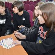 Quiz Please 2022 в МЛШ: шестиклассники соревнуются в знаниях о британской королевской семье, о спорте, культуре, известных личностях, географии  