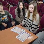 Quiz Please 2022 в МЛШ: шестиклассники соревнуются в знаниях о британской королевской семье, о спорте, культуре, известных личностях, географии  