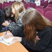 Quiz Please 2022 в МЛШ: шестиклассники соревнуются в знаниях о британской королевской семье, о спорте, культуре, известных личностях, географии  