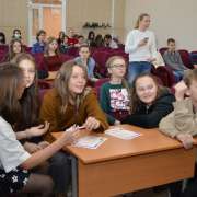 Quiz Please 2022 в МЛШ: шестиклассники соревнуются в знаниях о британской королевской семье, о спорте, культуре, известных личностях, географии  