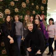 Ученики Международной лингвистической школы установили символ хранительства дальневосточного леопарда в музее «Земли леопарда»  