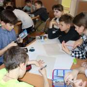 Первые в космосе: ученики начальных классов Международной лингвистической школы узнают про космонавтов и создают интеллект-карты