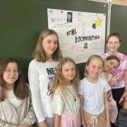 Первые в космосе: ученики начальных классов Международной лингвистической школы узнают про космонавтов и создают интеллект-карты
