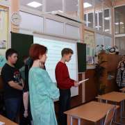 Ученики 7-8 классов Международной лингвтсической школы продолжили проект “The Cultural Heritage of Vladivostok” презентациями в 5-6 классах 
