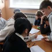 Ученики 7-8 классов Международной лингвтсической школы продолжили проект “The Cultural Heritage of Vladivostok” презентациями в 5-6 классах 