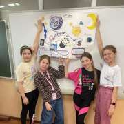 Первые в космосе: ученики начальных классов Международной лингвистической школы узнают про космонавтов и создают интеллект-карты