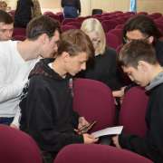 «Кратко, но емко»: первое заседание дебат-клуба для старшеклассников  Международной лингвистической школы было посвящено рассказу Бредбери «И грянул гром…» 