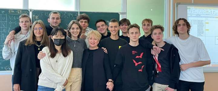 Учитель математики Международной лингвистической школы Ирина Никитенко: надо выбирать профильную математику! 