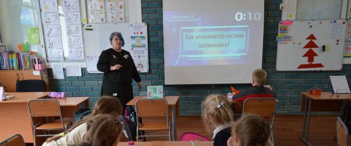 Накануне Дня космонавтики ученики 1а класса Международной лингвистической школы узнали о первом космонавте и космосе 