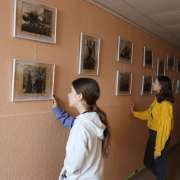 День Победы В Международной лингвистической школе: фотовыставки, рассказы о дедушках-фронтовиках, тематические экскурсии 