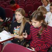 Музей пришел в гости: пятиклассники Международной лингвистической школы узнали о жизни древних людей приморской земли и об удивительных находках археологов 