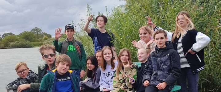Ученики 8м1 класса Международной лингвистической школы познакомились со львами в зоопарке «Чудесный» под Уссурийском 